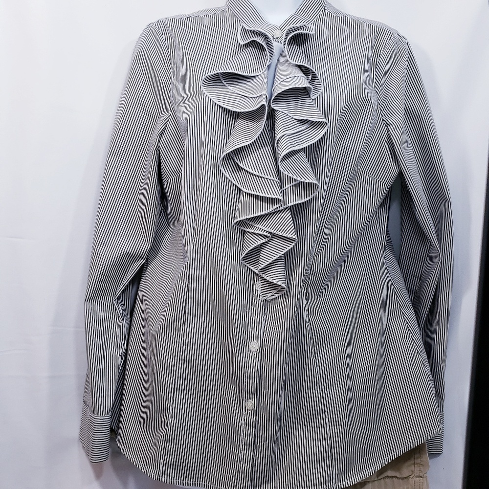 Limited black and white stripped essential shirt